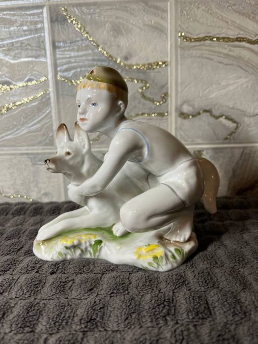 Продам статуэтку юный пограничник