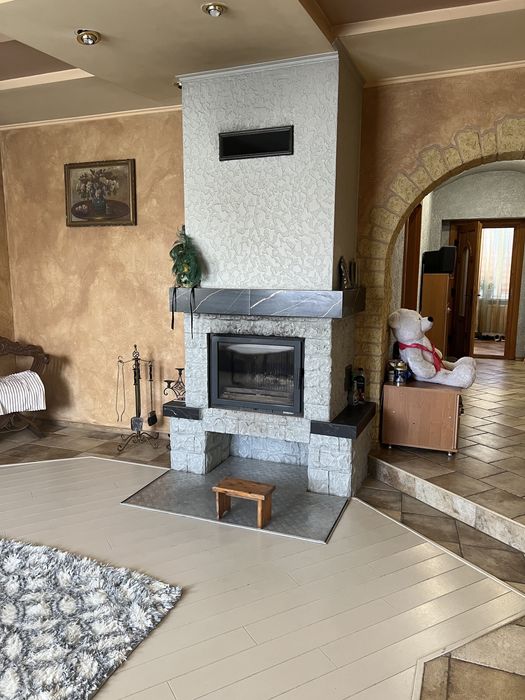 Будинок з цегли та Будинок з бруса на одній ділянці, басейн, баня.