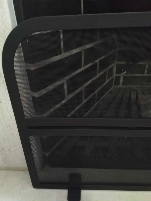 Grelha de proteção  para frente de lareira