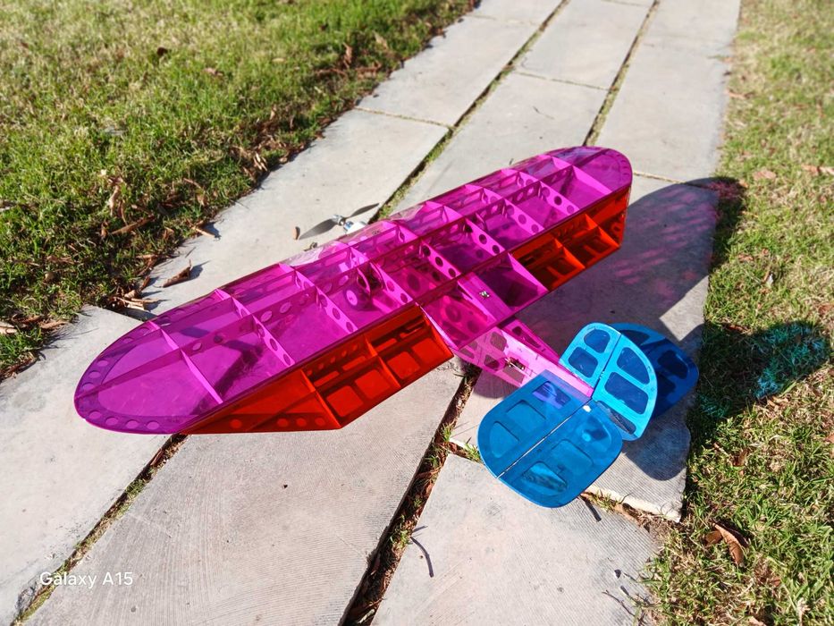 Avião RC Laser Bee V3.0
