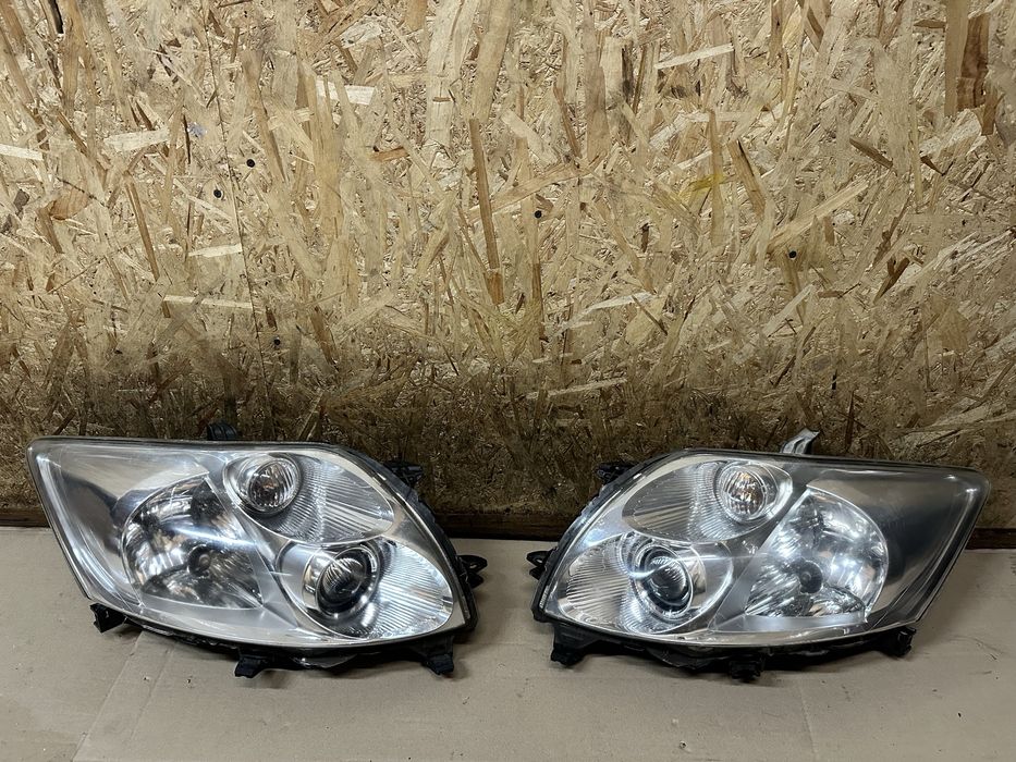 Передні фари Тойота Ауріс Toyota Auris Е150 2007-2009