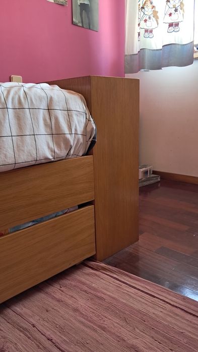Cama de madeira maciça com cama-gaveta