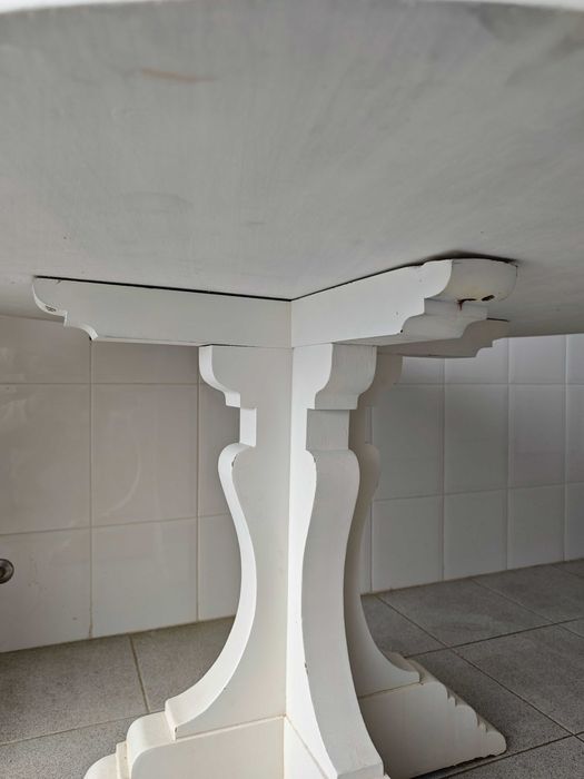 Mesa Redonda Branca de Madeira