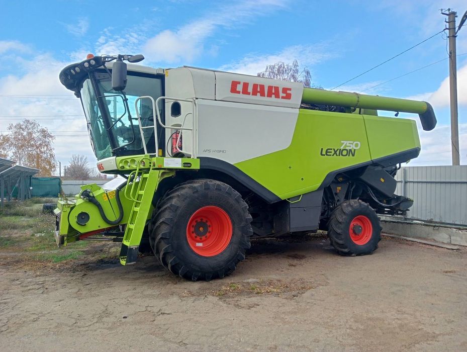 Комбайн Claas Lexion-750