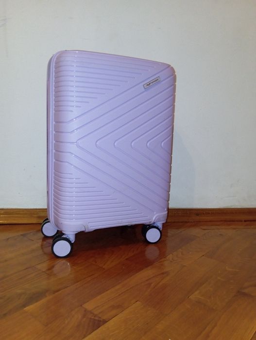 Увага продам валізу стане не новий але ціна 1200 розмір маленький.