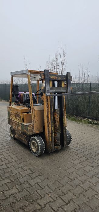 Wózek widłowy  Clark  wolny skok 1,5 tony triplex LPG