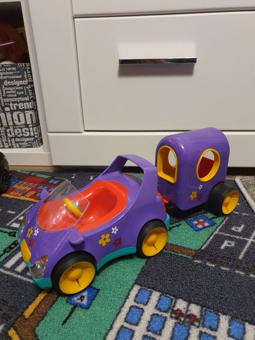 Sprzedam interaktywne autko z przyczepą