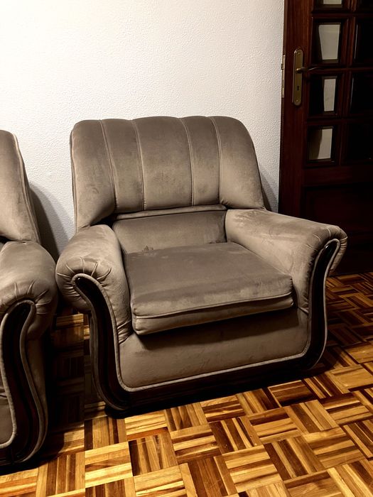 Sofá de 3 lugares + poltrona — Estofados há 2 anos, como novos