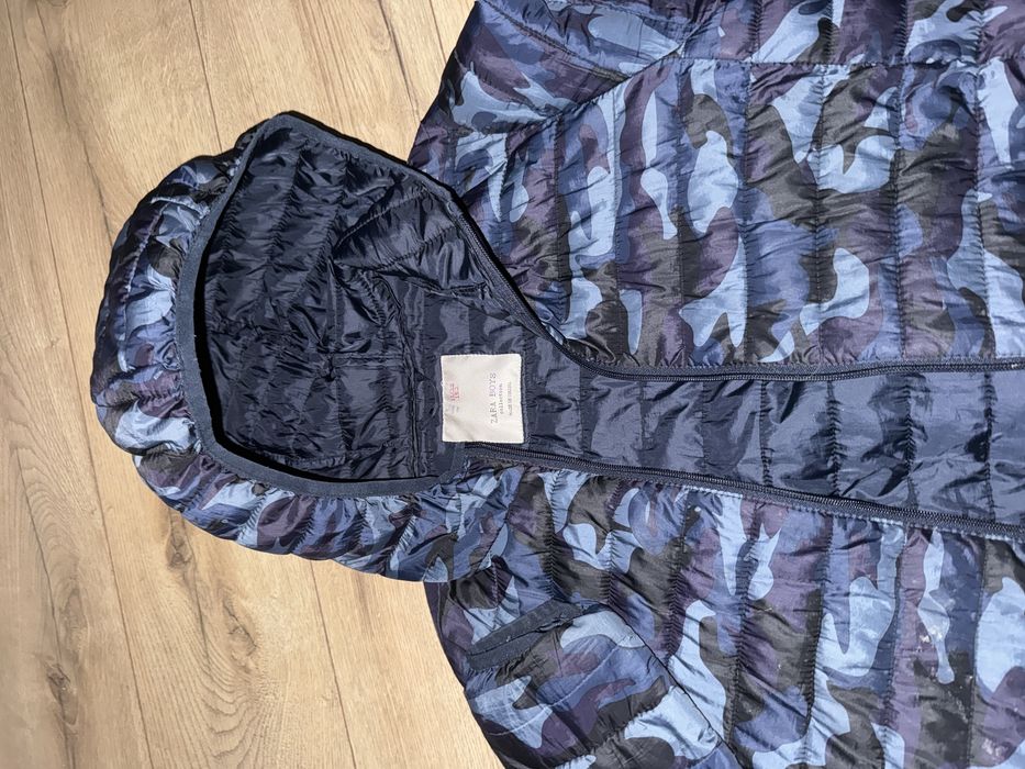 Niebieska camo kurtka ZARA