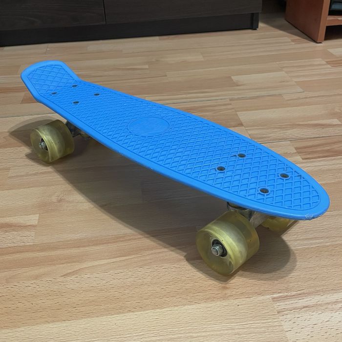 Пенніборд голубий. В гарному стані