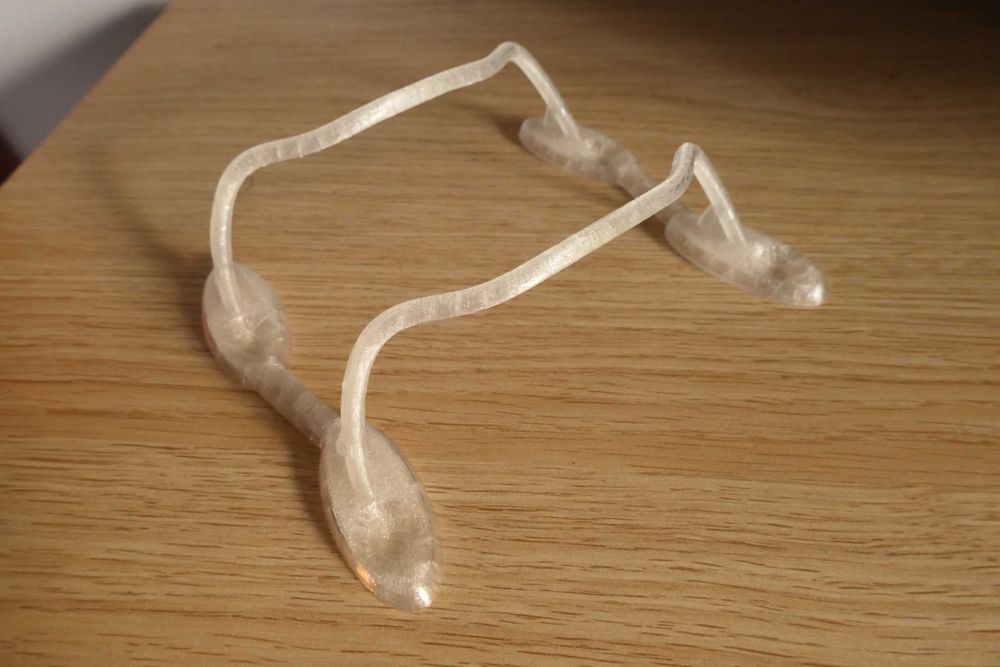 Minimalistyczna podstawka pod 2 pady XBOX Series S/X lub PS5