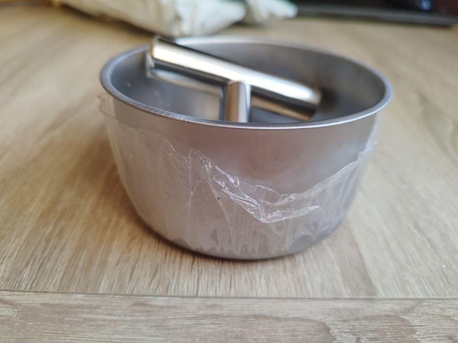 Ręczny przyrząd do formowania kotletów, klopsów