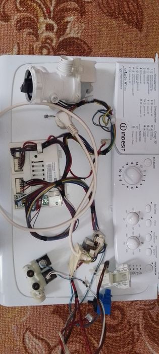 Запчастини до пральної машини Indesit ESC1150B