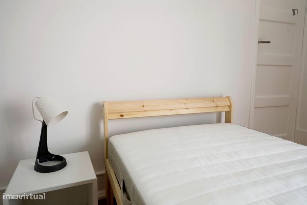 Quarto - localizado em Olaias Lisbon