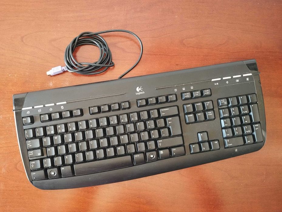 Logitech PS/2 Keyboard Black452423293401845760