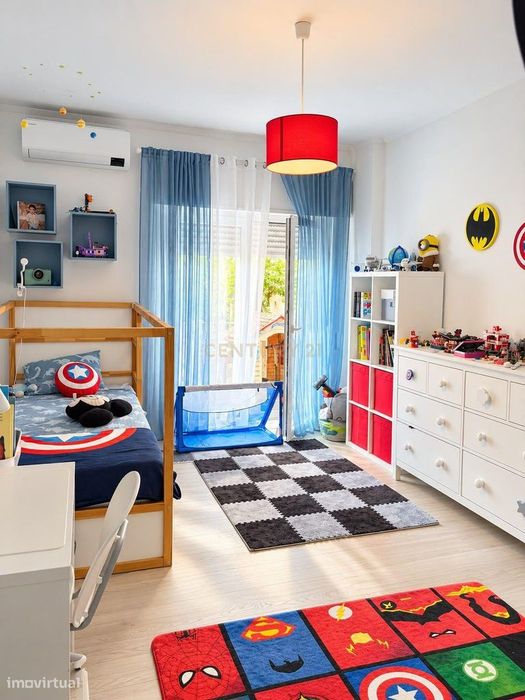 Apartamento T4 renovado | 175 m² | 3 varandas | Bairro do Liceu, Setúb
