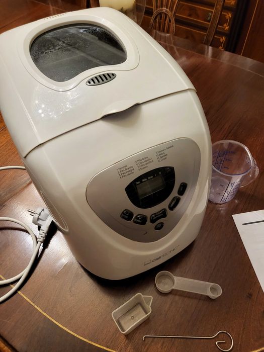 Máquina de pão Clatronic