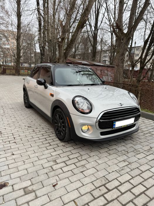 Mini Cooper one 4 doors 2017