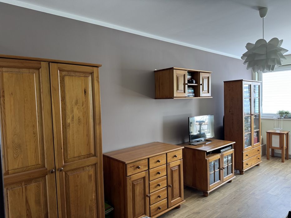 Zestaw 6 czesci mebli drewnanych