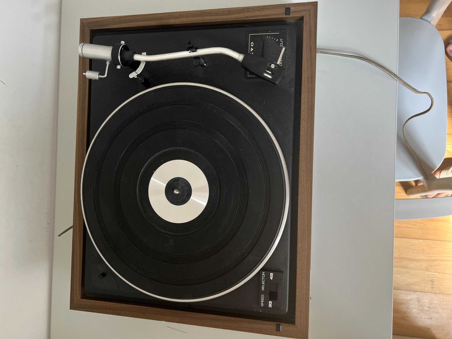 Gira-discos de vinil para reparar - Vinyl record player to repair