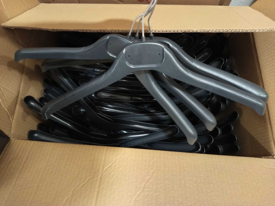 Cabides novos 100 unidades 15€