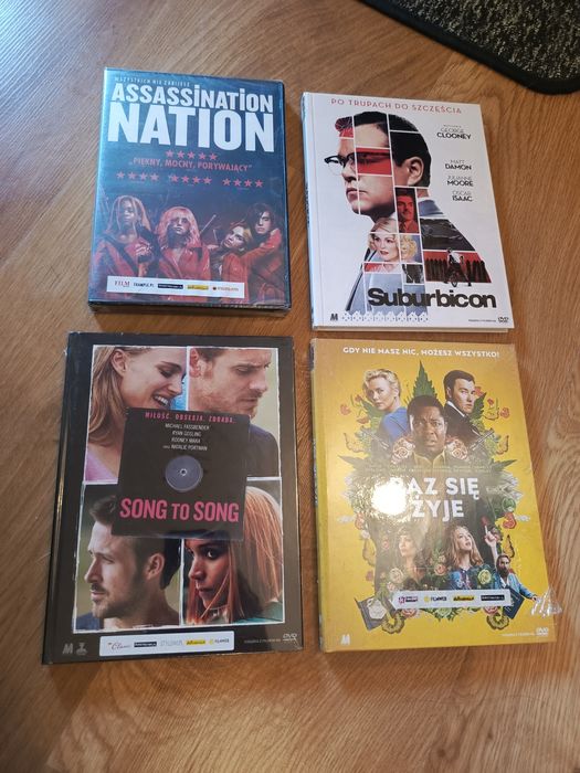 Zestaw 4 filmów DVD – Assassination Nation, Suburbicon, Song to Song, Raz się żyje