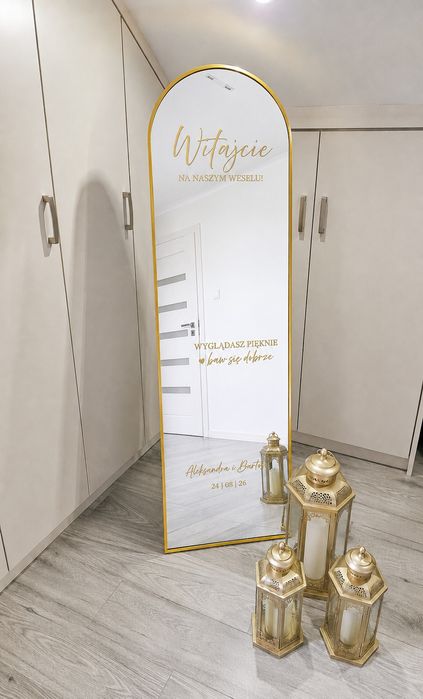Wynajem personalizowanego lustra do zdjęć i dekoracji