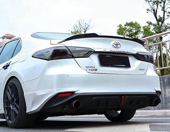 Спойлер Toyota Camry 70 накладка на багажник ляду бленда антикрыло