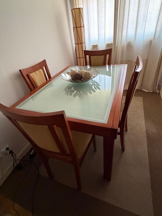 Mesa Sala Jantar e Cadeiras