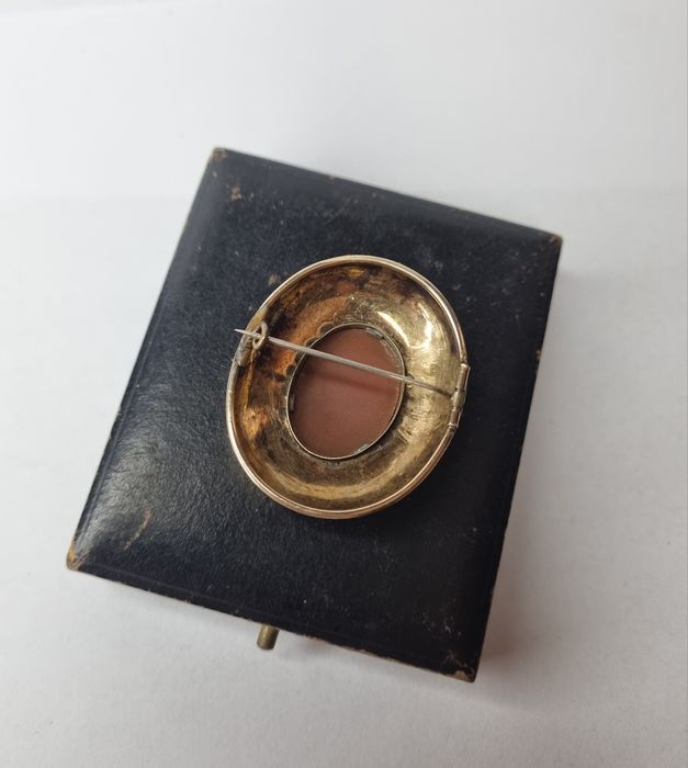 Wiktoriańska złota broszka kamea złoto 375