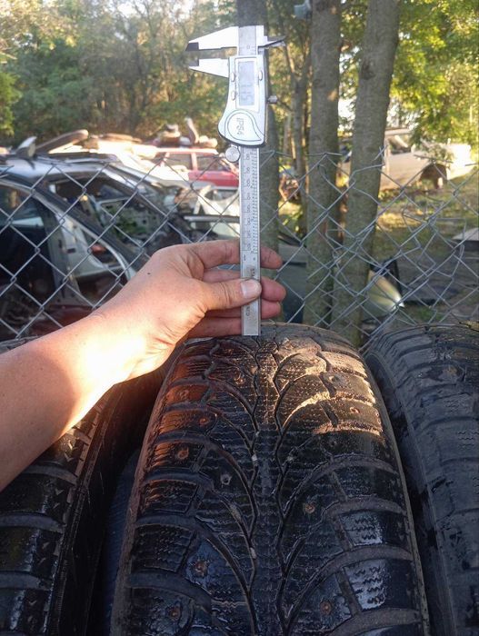 Зимові шиповані шини Pirelli Formula Ice 175/65 R14 100H резина зима