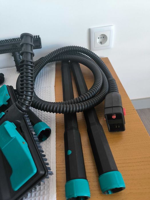Sistema de Limpeza a Vapor e Aspiração Unitekno 703 com Acessórios e Ferro