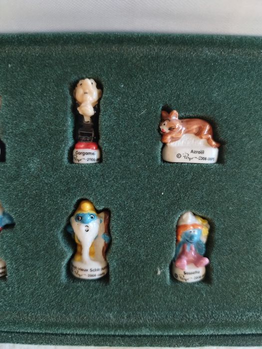 rara caixa de colecionador com figuras de cerâmica de Smurf. Estrumpfe