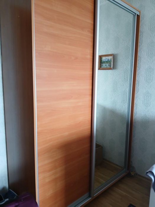 Шафа купе з дзеркалом