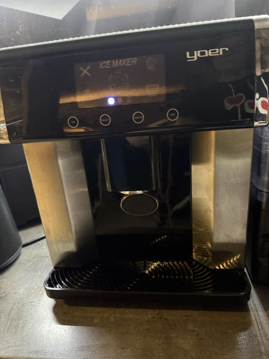 Kostkarka Yoer domowa maszyna do robienia kostek lodu