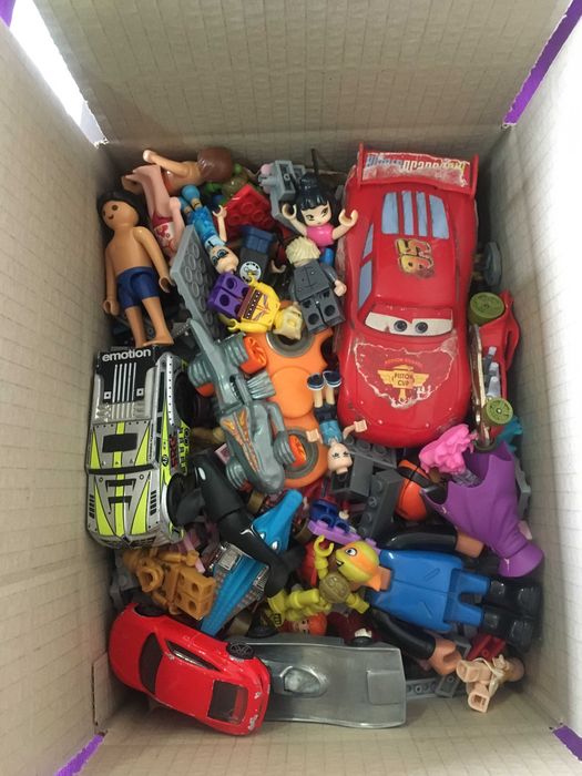 Лот детских игрушек: машинки, фигурки