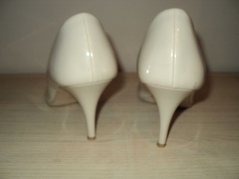 Szpilki ecru roz. 39