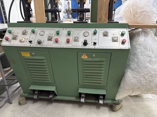 Vendo maquina de moldar contrafortes da marca vifama vendo maquina de