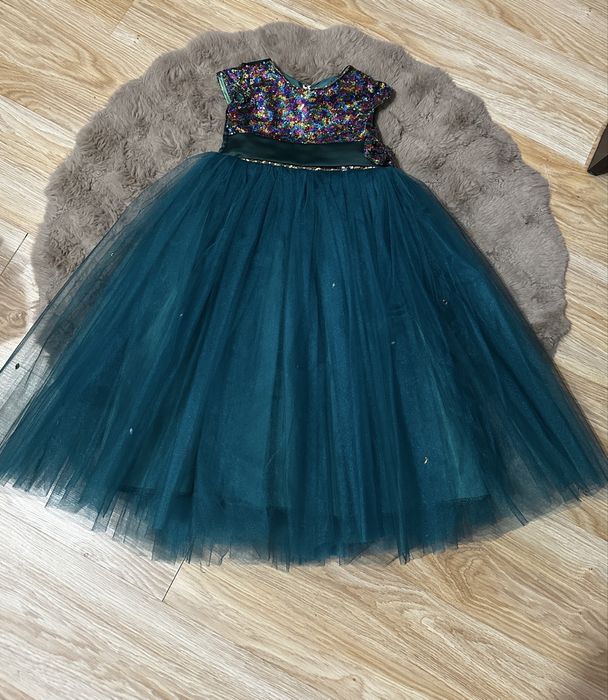 Сукня святкова на дівчинку 110-116