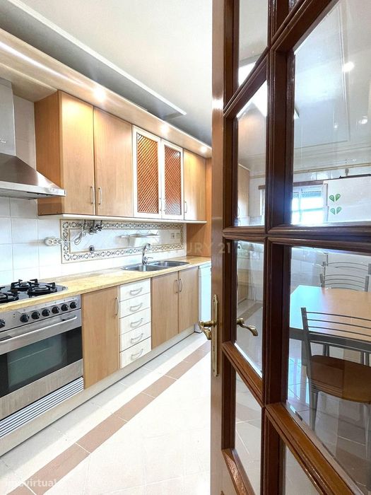 Apartamento T2 para Arrendar, em Santa Marta do Pinhal – Corroios.