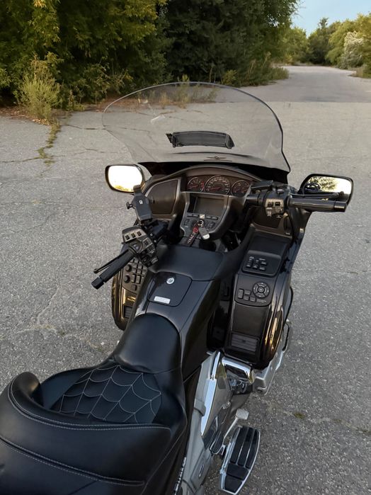 : Honda GL1800 Gold Wing (2010).