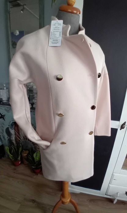 Płaszcz klasyczny guziki