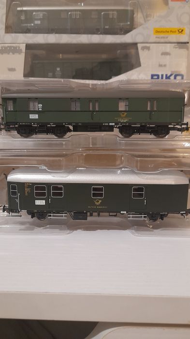 Ж.д модели почтовых. вагонов  фирмы Piko HO  1/87  Roco Deutsche Post