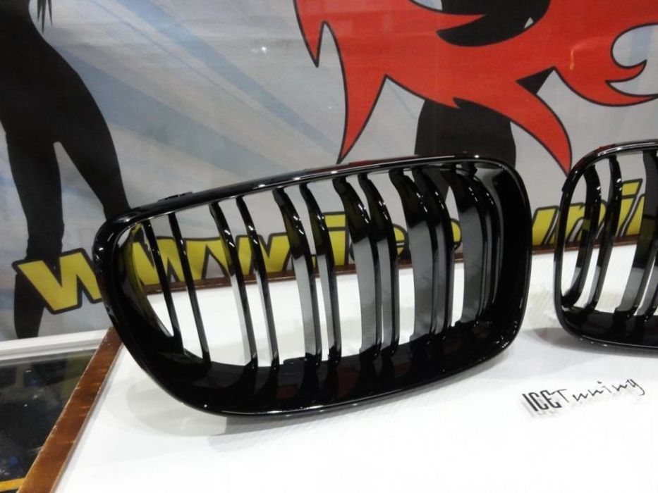 Grelha frontal BMW E81 / E82 / E87 / E88 07-11 M4 look / dupla lamina em preto piano brilhante