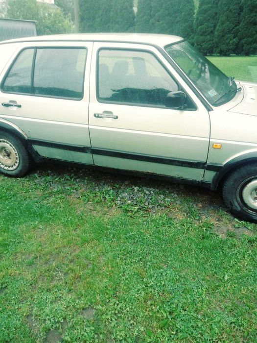 Samochód volkswagen golf2