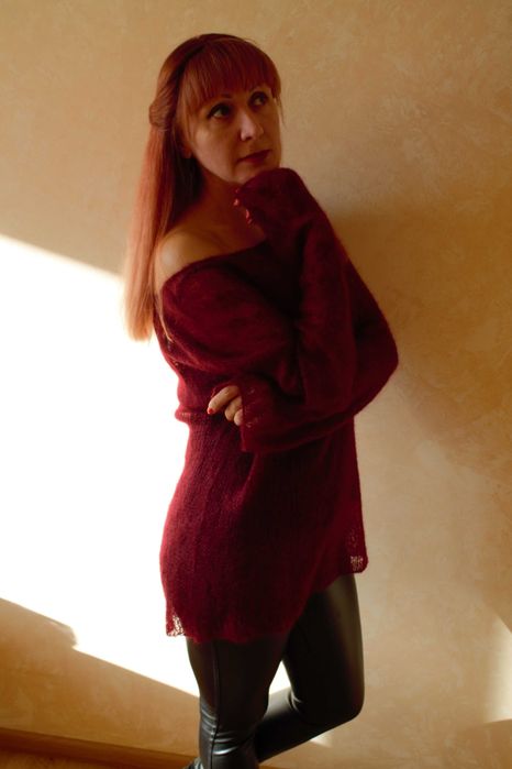 Camisola feita a mao. Oversized burgundy silk super kid mohair sweater