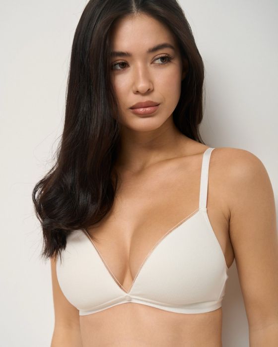 Продам новий Жіночий бюстгальер однотонний в рубчик 85/90В