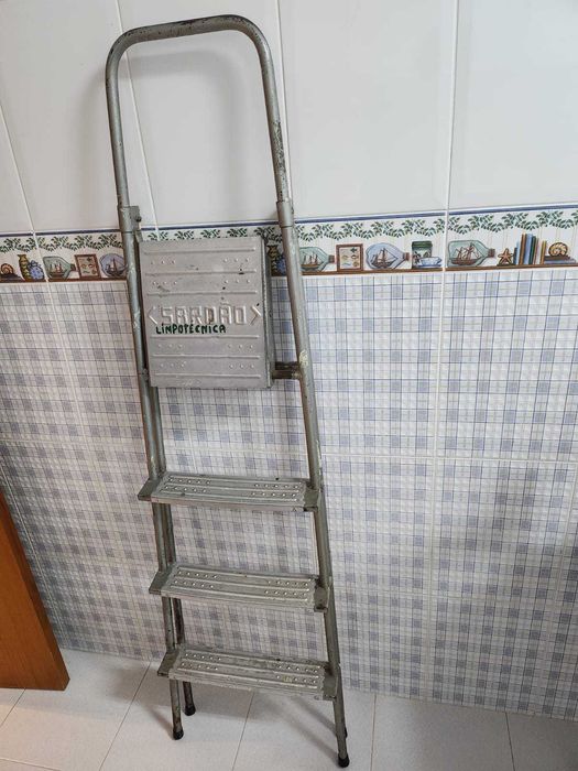 Escadote Sargão bom estado