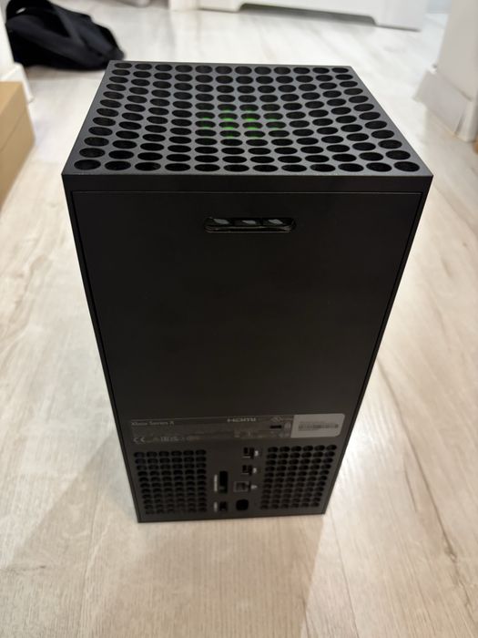 Xbox Series X 1TB + 2 pady i gra