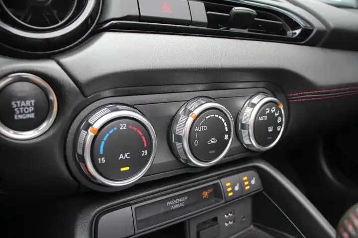 Mazda MX-5 SKYACTIV-G 131 Exclusive-Line